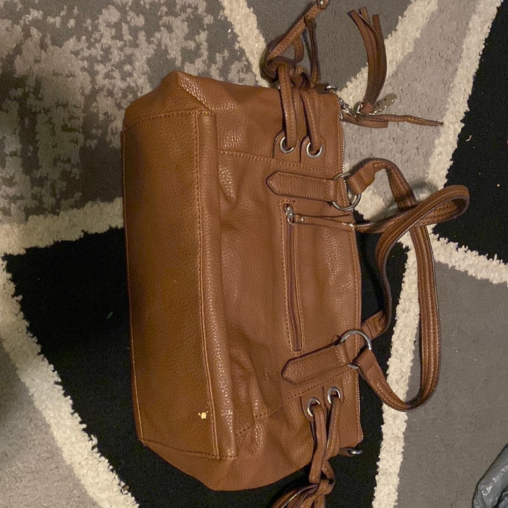 Crossbody bay